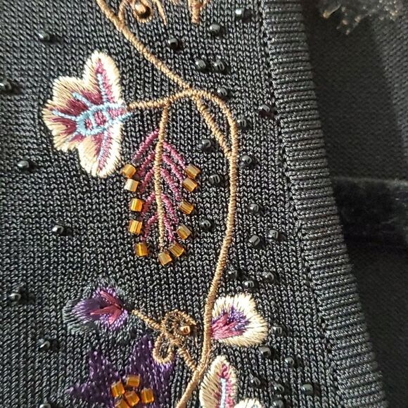 Dana Buchman, black 2 pcs suit, size 6 beautiful bead work. silk, Top med. - Picture 15 of 17